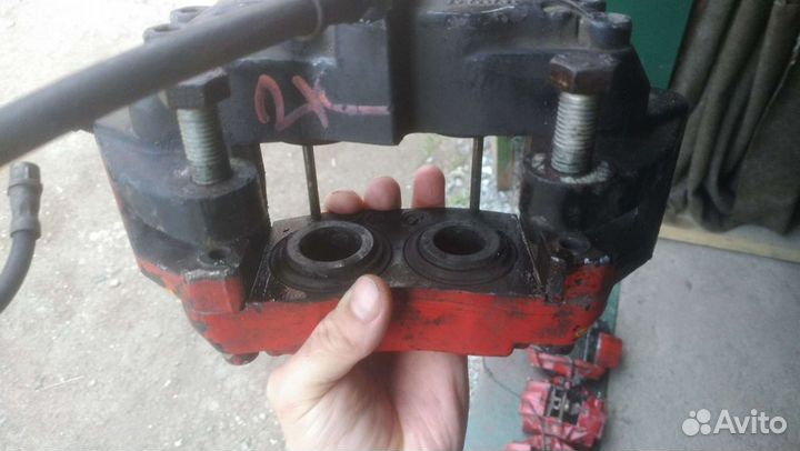 Комплект тормозных суппортов Brembo