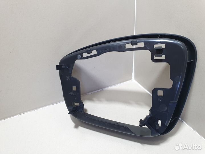 Рамка правого зеркала Skoda Rapid 1 / 2 / Polo 6
