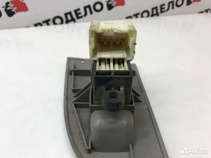 Кнопка стеклоподъемника зад прав Nissan Sunny 2000