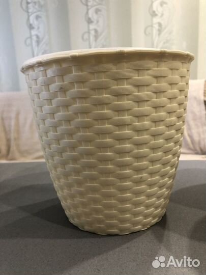 Горшок керамический и пластиковый