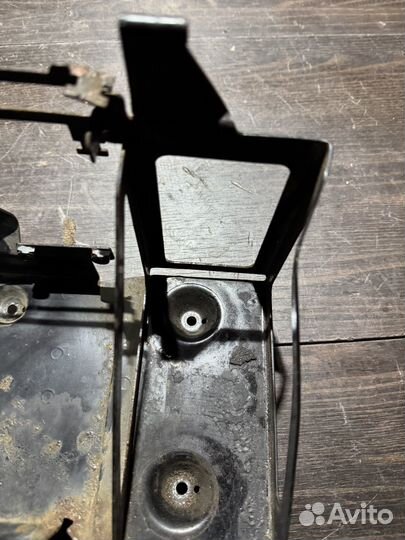 Крепление аккумулятора и блока абс BMW r1150r