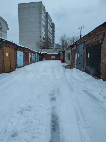 Гараж, > 30 м²