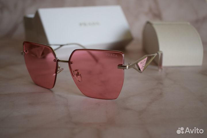 Очки солнцезащитные Prada