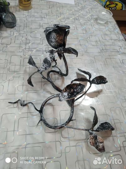 Кованная роза подсвечник