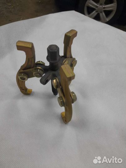 Съемник подшипников 3-х лапый