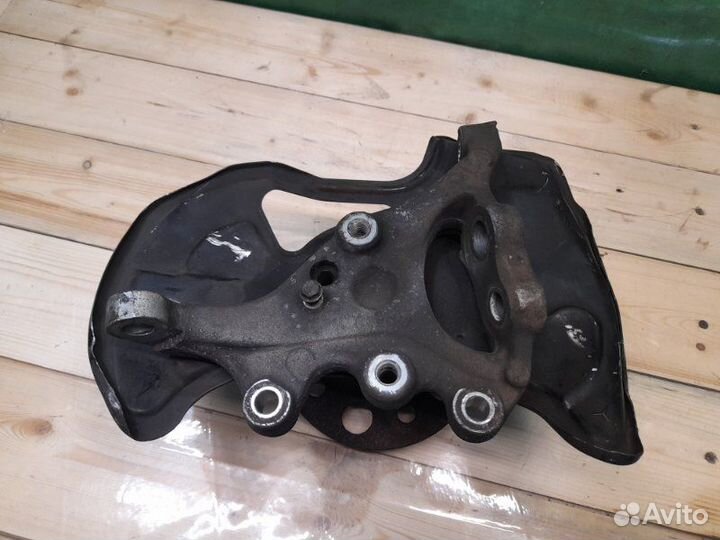 Кулак поворотный передний левый Mercedes C W204