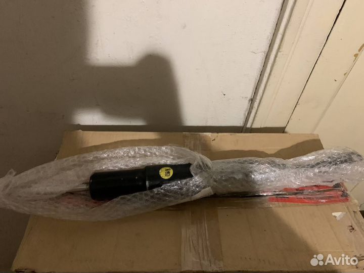 Амортизатор 8J0513029F