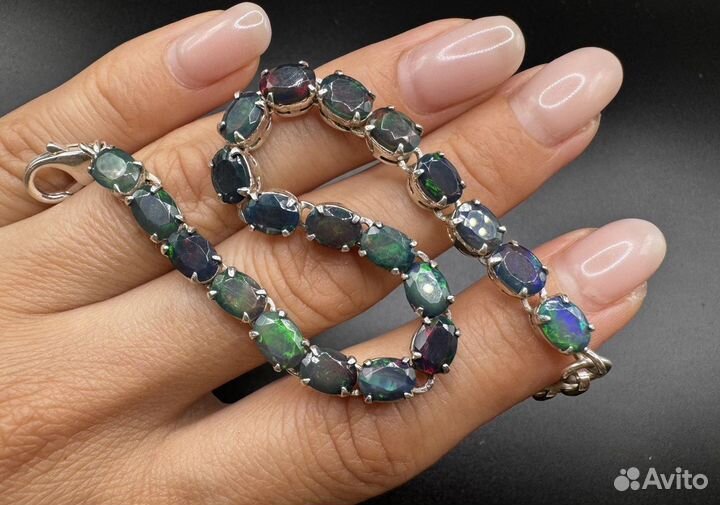 Браслет ручной работы с опалами