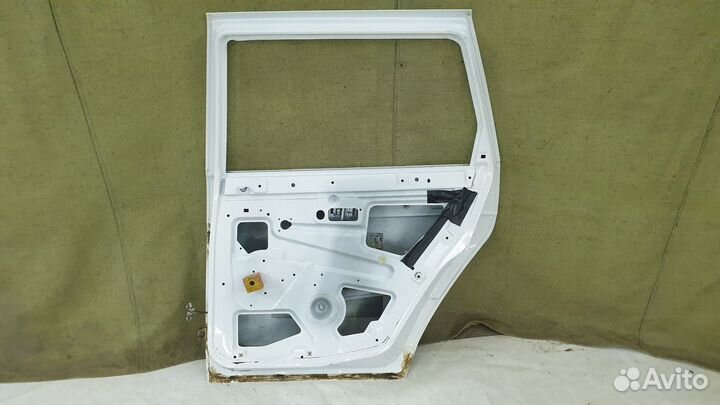 Дверь задняя правая приора универсал