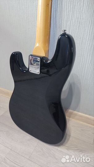 Бас гитара Fender Squier Precision
