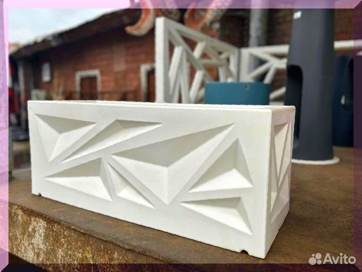 Кашпо для цветов из пластика