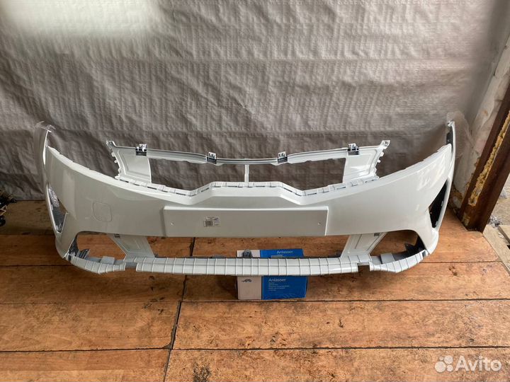 Бампер передний белый Kia Rio 2020