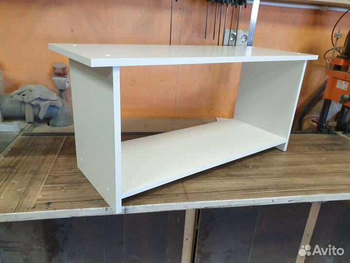 Полка под телевизор