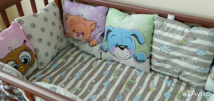 Детская кроватка с маятником