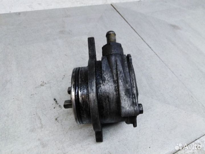 Вакуумный насос двигателя