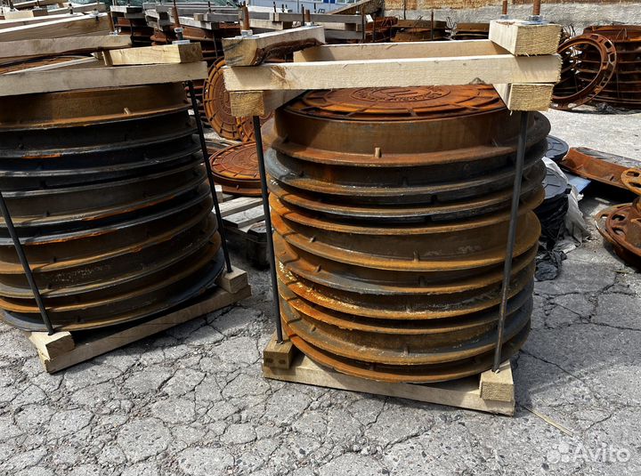 Люк чугунный новый