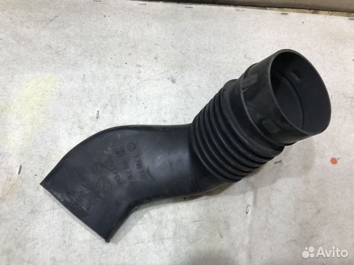 13717785737 Патрубок воздуховода BMW X5 E53