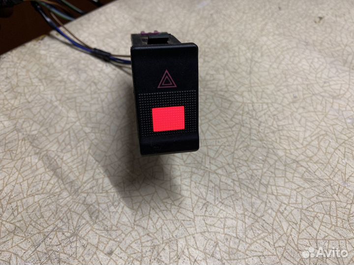 Кнопка аварийки-лампочки Ауди 80/100/А6