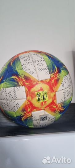 Футбольный мяч adidas
