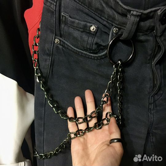 Цепь черная металлическая
