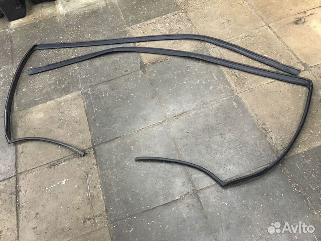 Уплотнитель двери Chevrolet Tahoe III 06-14