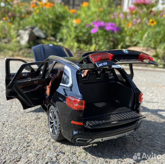 Коллекционная машинка BMW X5 M 1:24