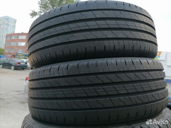 Goodyear EfficientGrip Performance 2 215/60 R17