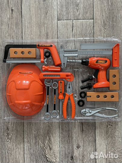 Набор игрушечных инструментов