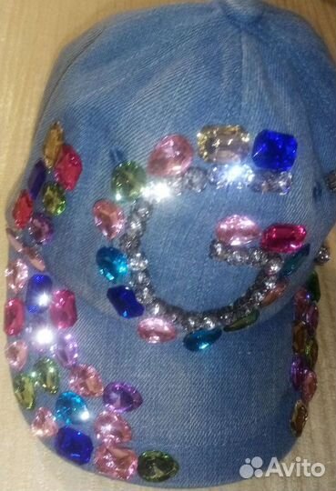 Женская бейсболка с камнями