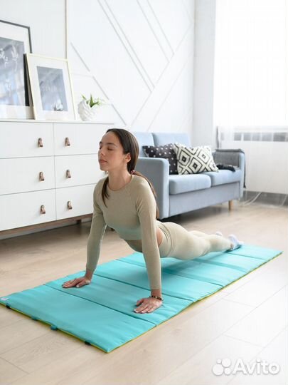 Спортивный коврик грязеотталкивающий с лямками