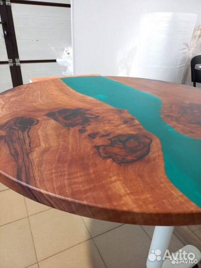 Стол круглый 'South Example'