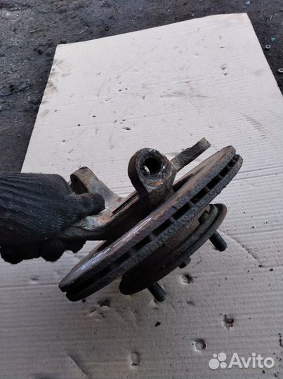 Поворотный кулак Hyundai Accent передний левый