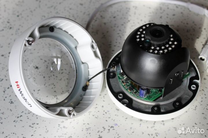 Купольная IP-видеокамера HiWatch DS-I122 (2.8 mm)