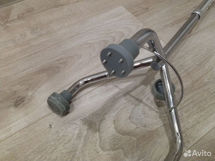 Трость трех опорная