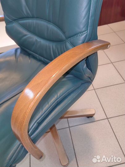 Офисное кресло руководителя кожа NewForm Италия