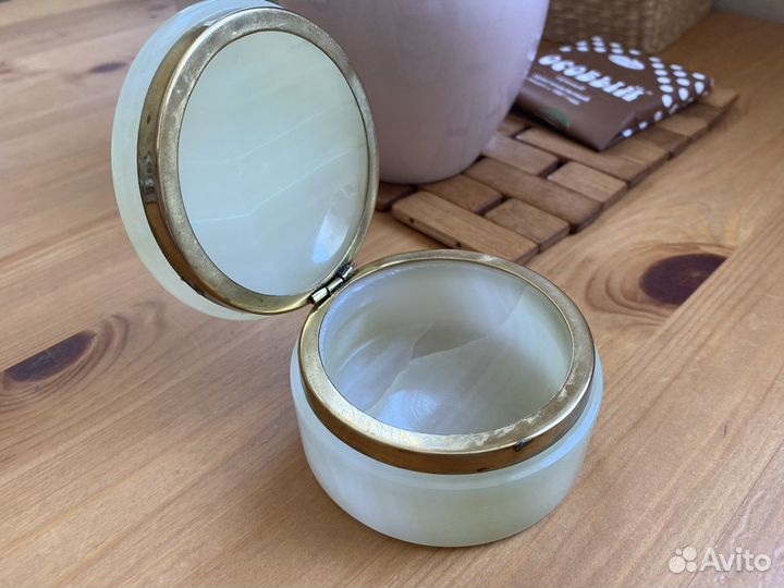 Шкатулка из оникса для ювелирных украшений