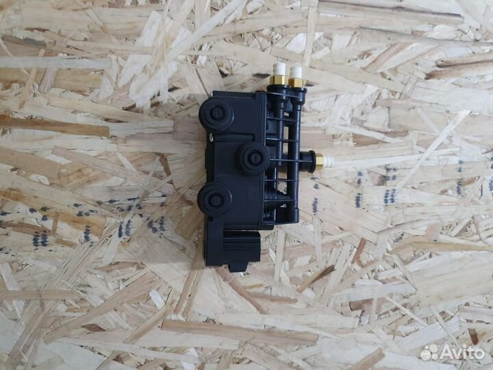 Блок клапанов пневмоподвески Range Rover