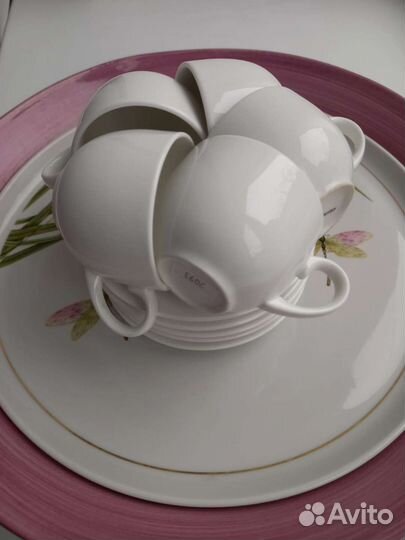 Кофейные чашки и блюдца