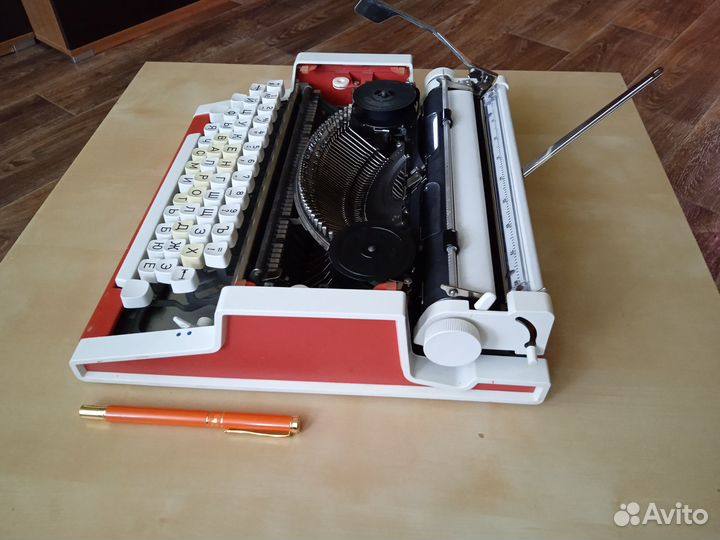 Печатная пишущая машинка