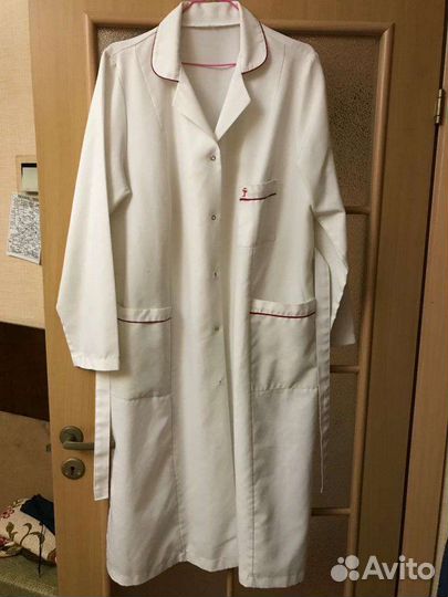 Белый медицинский халат