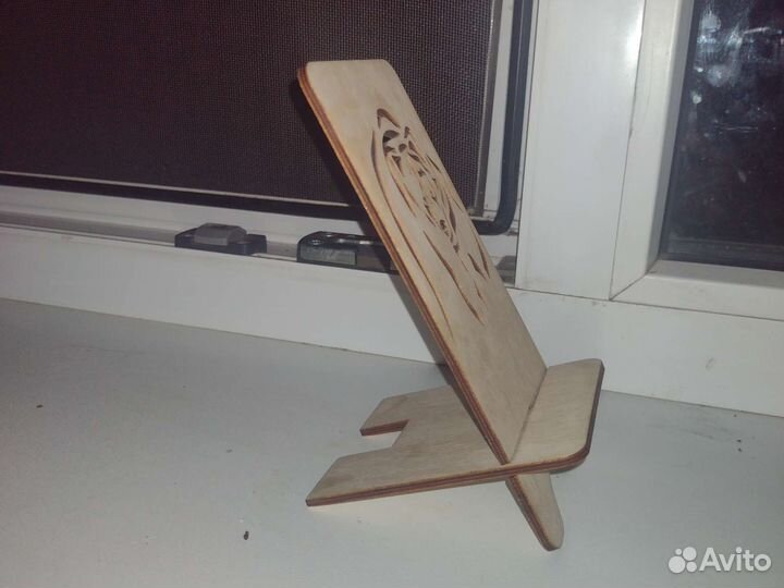 Подставка для телефона из дерева