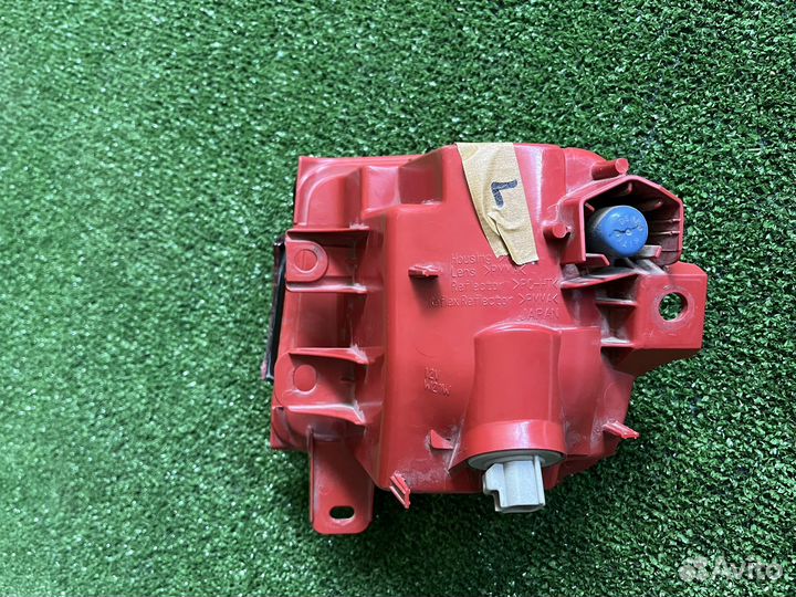 Задняя левая туманка toyota LC200