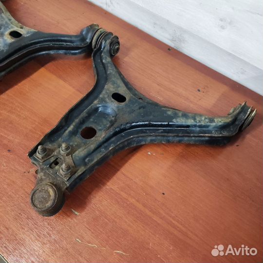 Передние рычаги Audi 80 B4