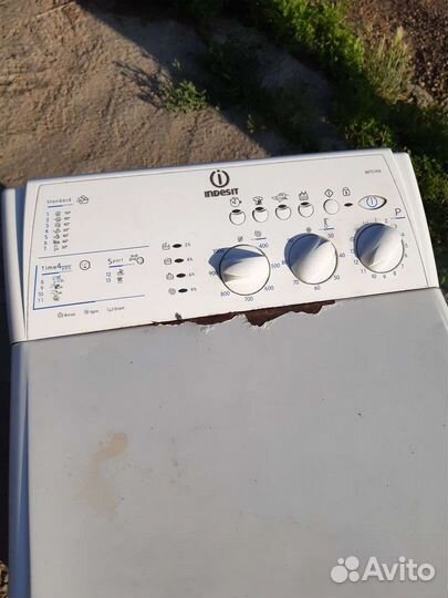 Стиральная машина Indesit с вертикальной загрузкой