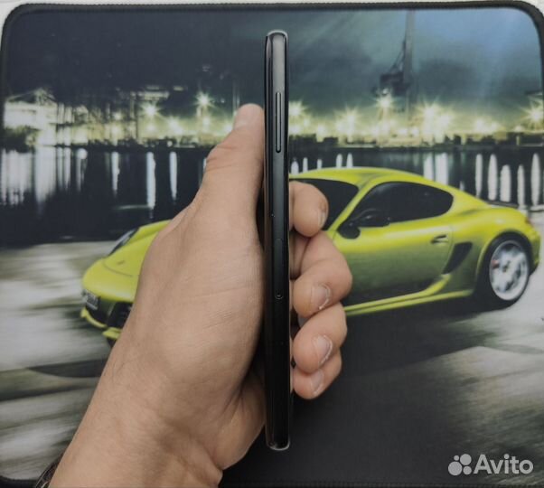 Samsung Galaxy A8 (2018), 4/32 ГБ