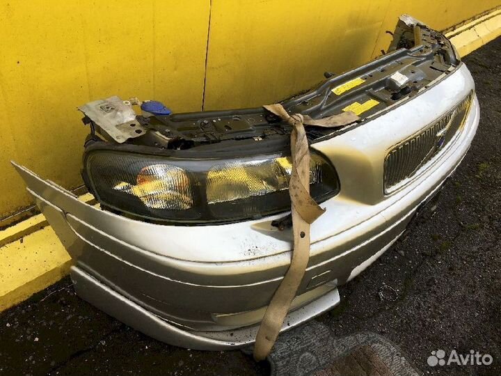 Телевизор (рамка радиатора) Volvo V70 SW