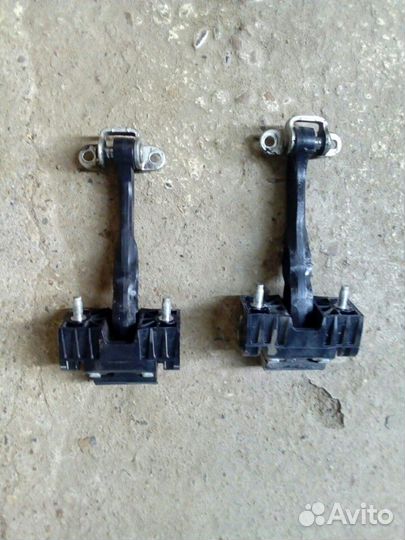 Замок переднийправый и левый боксер, джампер, дука