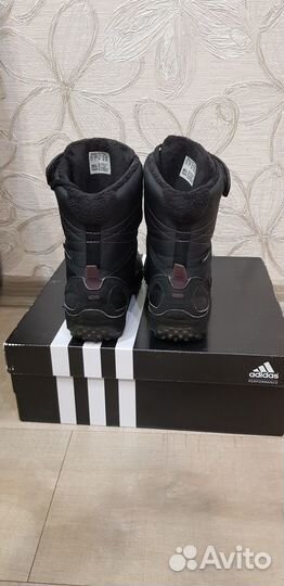 Спортивные ботинки