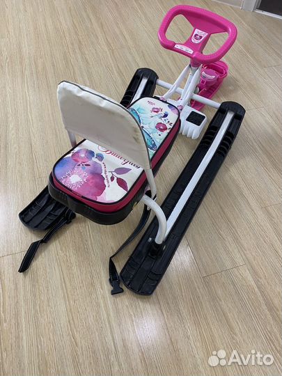 Детский снегокат со спинкой