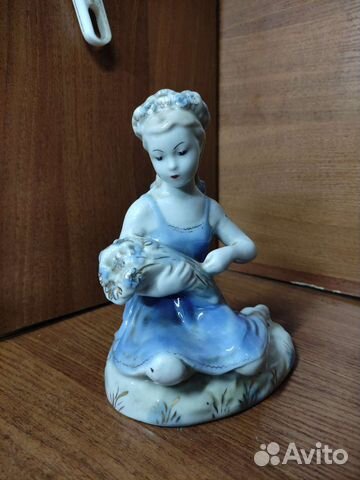 Статуэтка Девочка с букетом, СССР